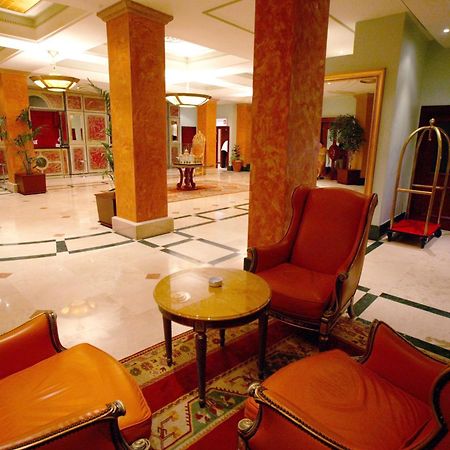 อินทัวริสต์ พาเลซ บาตูมี-ใหม่ Hotel บาทูมิ ภายนอก รูปภาพ