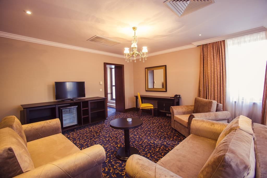 อินทัวริสต์ พาเลซ บาตูมี-ใหม่ Hotel บาทูมิ ห้อง รูปภาพ