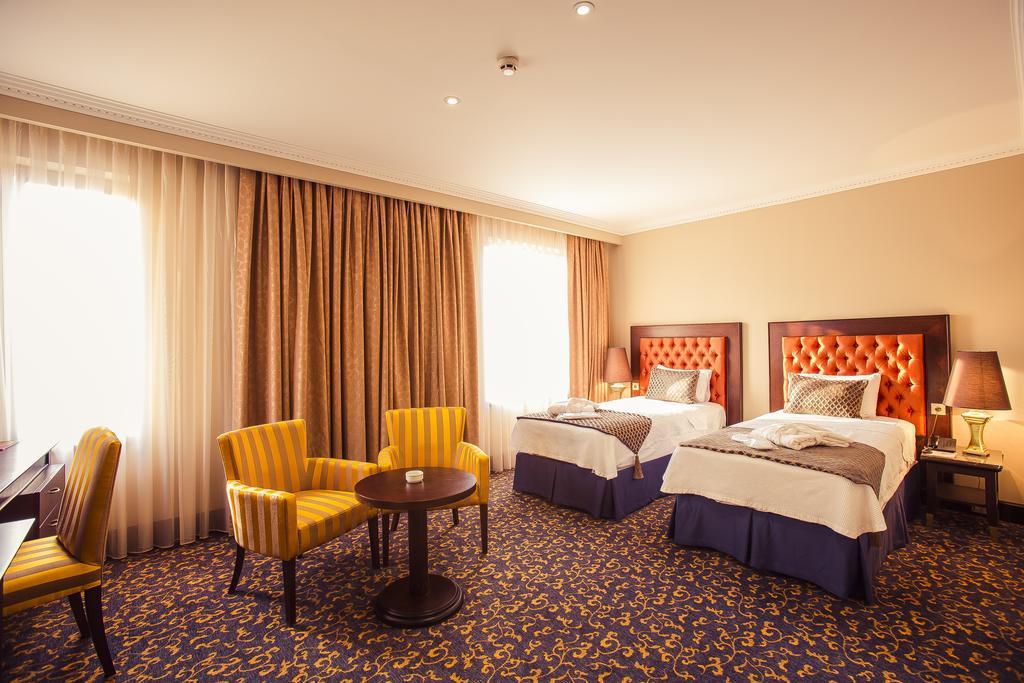 อินทัวริสต์ พาเลซ บาตูมี-ใหม่ Hotel บาทูมิ ห้อง รูปภาพ