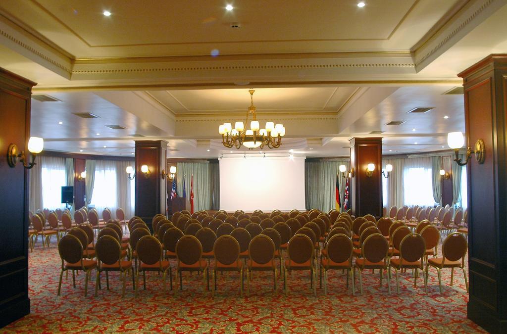 อินทัวริสต์ พาเลซ บาตูมี-ใหม่ Hotel บาทูมิ ภายนอก รูปภาพ