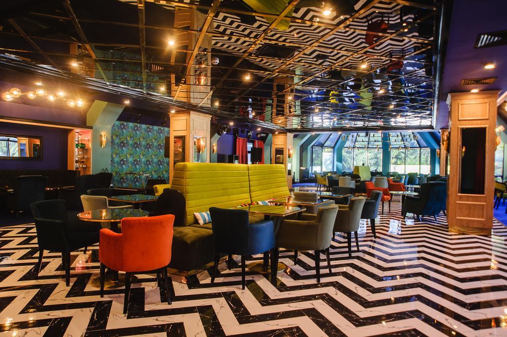 อินทัวริสต์ พาเลซ บาตูมี-ใหม่ Hotel บาทูมิ ภายนอก รูปภาพ
