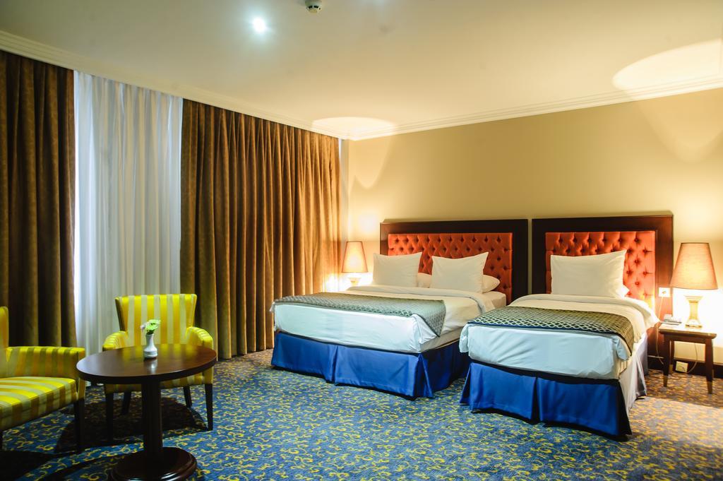 อินทัวริสต์ พาเลซ บาตูมี-ใหม่ Hotel บาทูมิ ภายนอก รูปภาพ