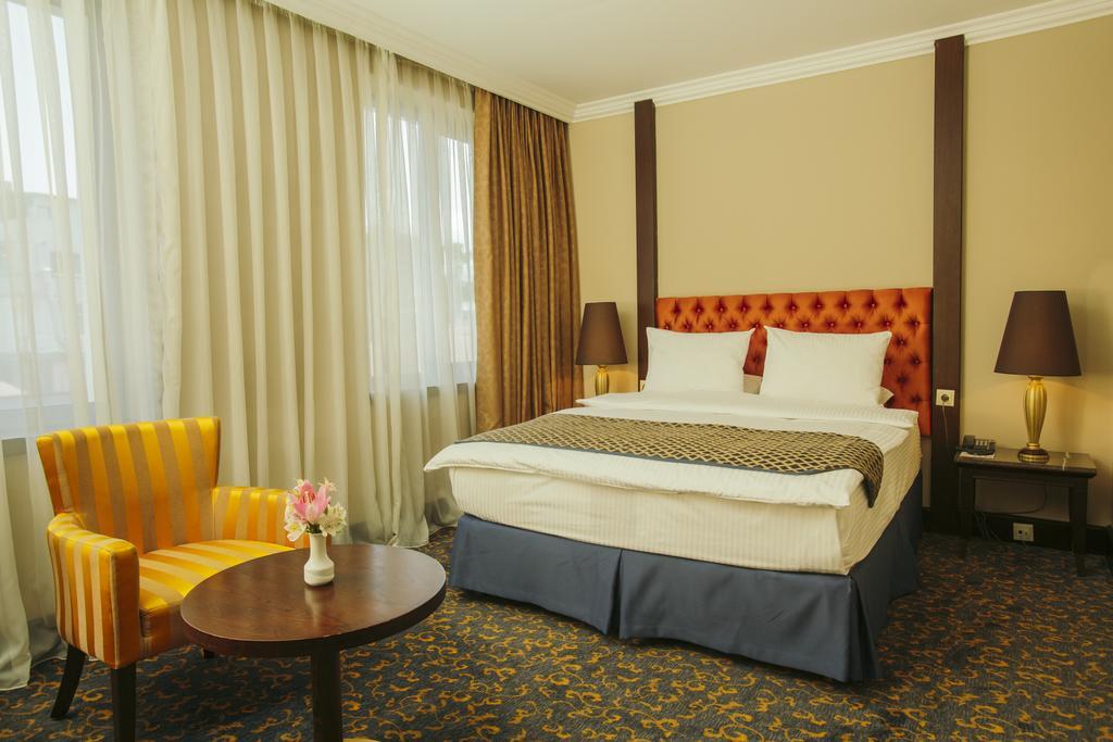 อินทัวริสต์ พาเลซ บาตูมี-ใหม่ Hotel บาทูมิ ภายนอก รูปภาพ