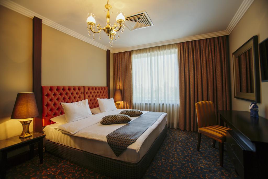 อินทัวริสต์ พาเลซ บาตูมี-ใหม่ Hotel บาทูมิ ภายนอก รูปภาพ