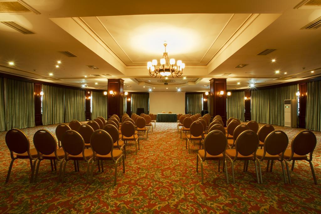 อินทัวริสต์ พาเลซ บาตูมี-ใหม่ Hotel บาทูมิ ภายนอก รูปภาพ