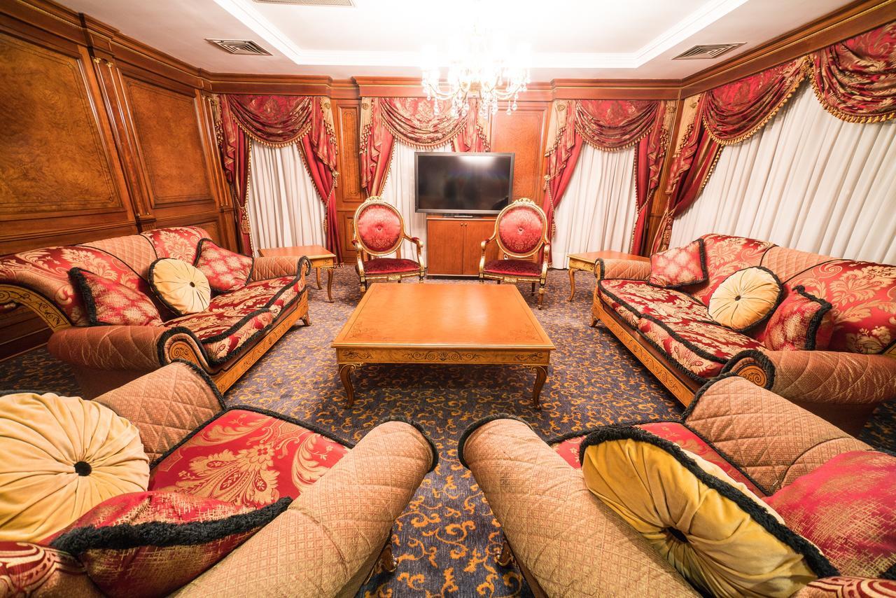 อินทัวริสต์ พาเลซ บาตูมี-ใหม่ Hotel บาทูมิ ภายนอก รูปภาพ