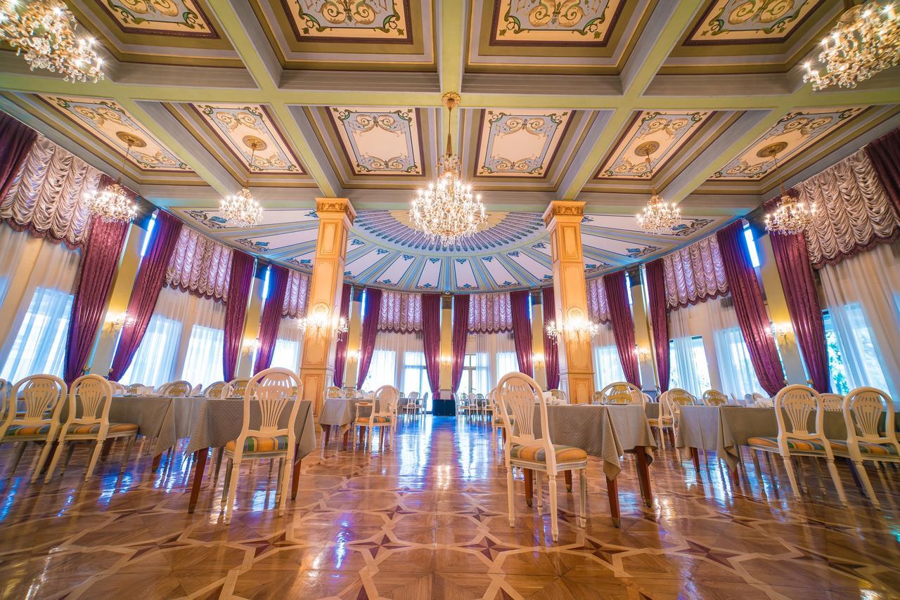อินทัวริสต์ พาเลซ บาตูมี-ใหม่ Hotel บาทูมิ ภายนอก รูปภาพ