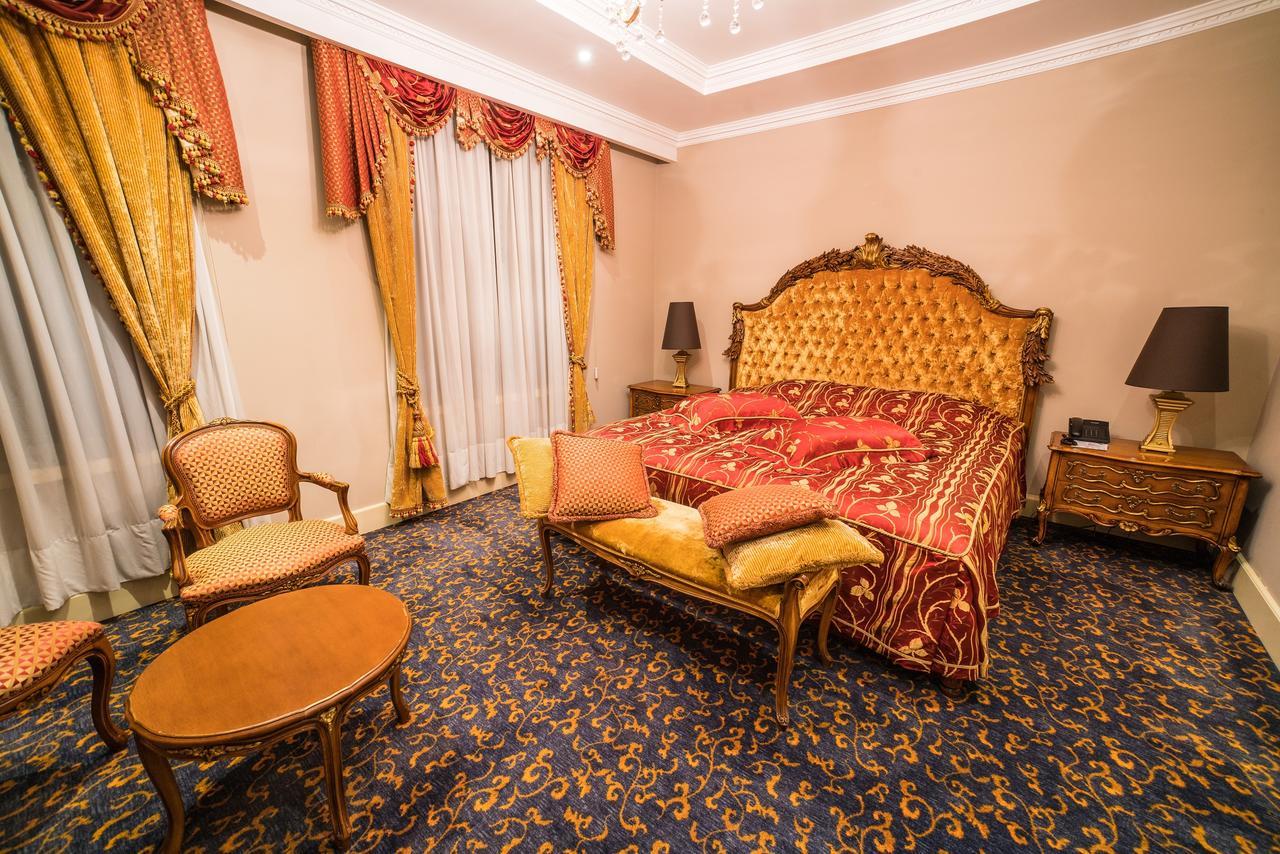 อินทัวริสต์ พาเลซ บาตูมี-ใหม่ Hotel บาทูมิ ภายนอก รูปภาพ