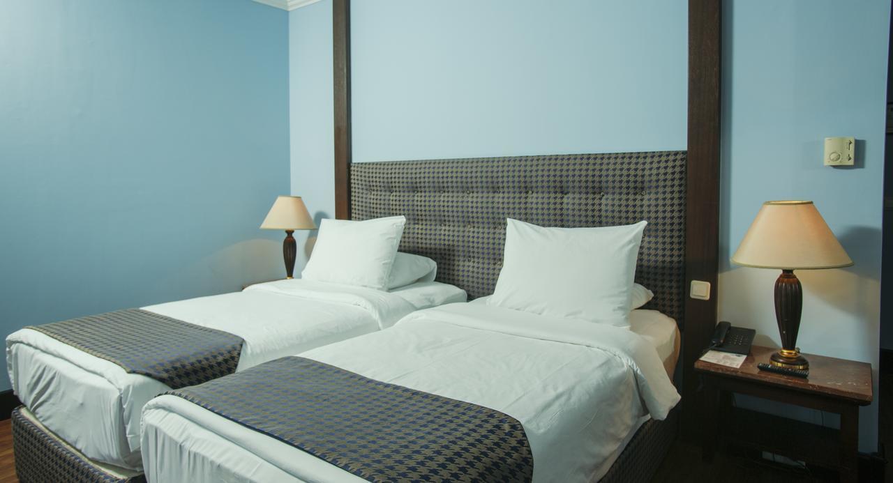 อินทัวริสต์ พาเลซ บาตูมี-ใหม่ Hotel บาทูมิ ภายนอก รูปภาพ
