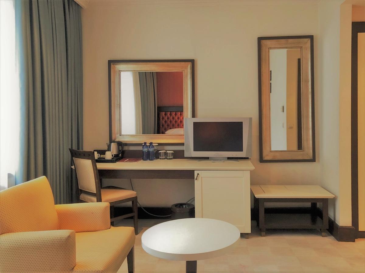 อินทัวริสต์ พาเลซ บาตูมี-ใหม่ Hotel บาทูมิ ภายนอก รูปภาพ