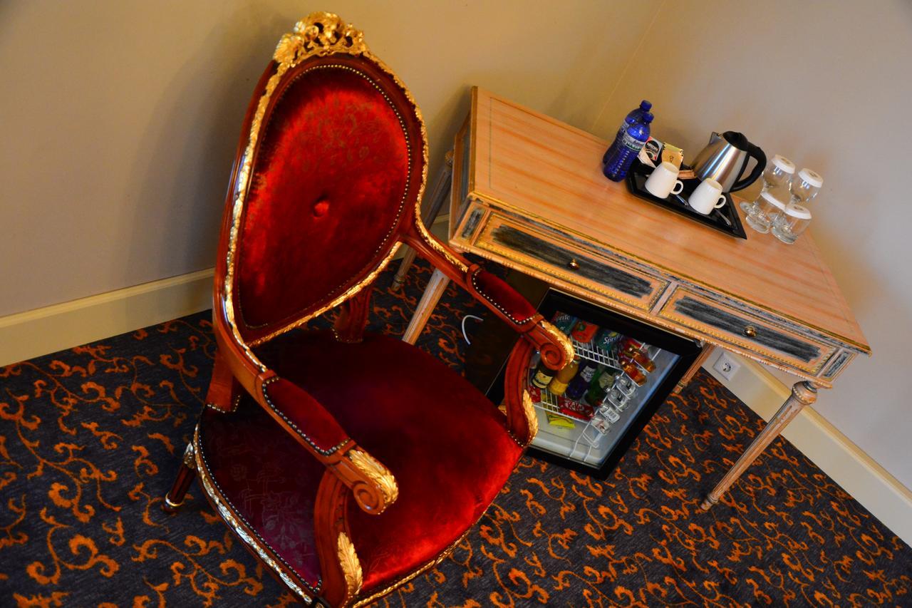 อินทัวริสต์ พาเลซ บาตูมี-ใหม่ Hotel บาทูมิ ภายนอก รูปภาพ
