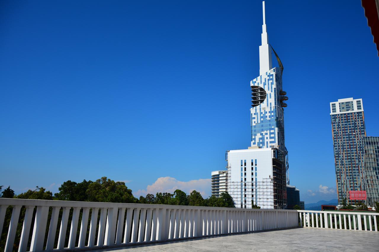 อินทัวริสต์ พาเลซ บาตูมี-ใหม่ Hotel บาทูมิ ภายนอก รูปภาพ