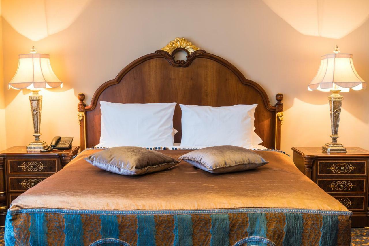อินทัวริสต์ พาเลซ บาตูมี-ใหม่ Hotel บาทูมิ ภายนอก รูปภาพ